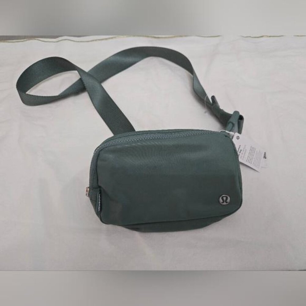 New Lululemon 1L Everywhere Belt Bag NWT